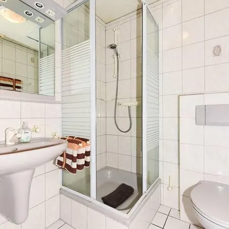 Matrose Mit Balkon Und Garten Bensersiel